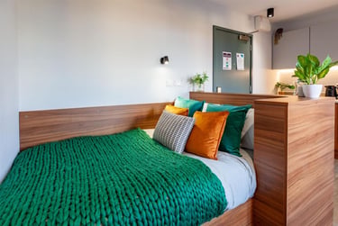 1 bed studio, 40-41 High Street, Englefield Green, Egham, TW209DP - Image 1